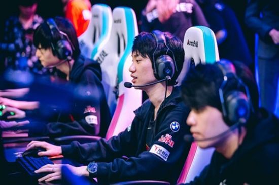 2025年阿图什杯足球邀请赛精彩来袭 期待你的参与